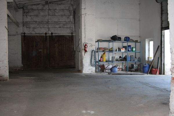 Lagerhalle innen.JPG