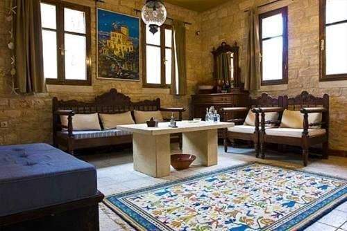 2 komplett ausgestattete Steinvillen mit schönen Gärten und 3 zusätzlichen Baurechten