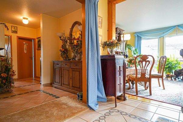 EG Flur und Wohnzimmer