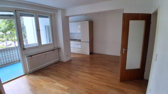 Wohnzimmer mit Blick zur Küche