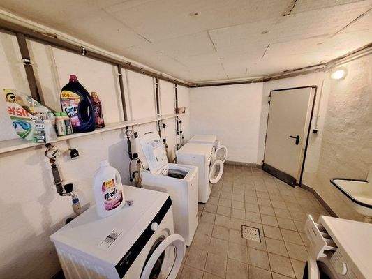 Raum für Waschmaschinen KG