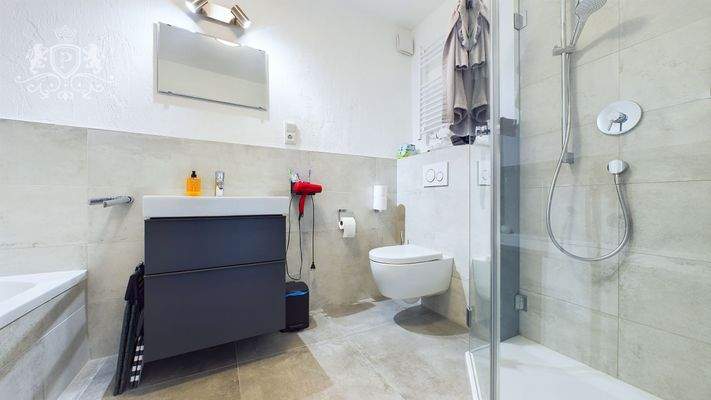 CAM01984G0-PR0442-STILL003