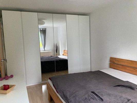 Großes Schlafzimmer