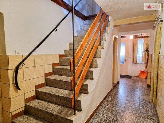 EG Flur Treppe zum 1.OG