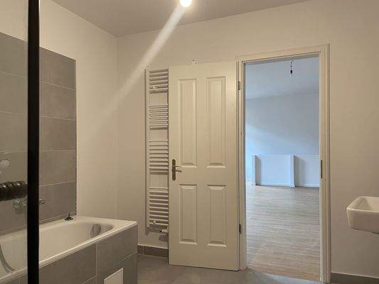 Bad mit Dusche und Wanne im OG.JPG