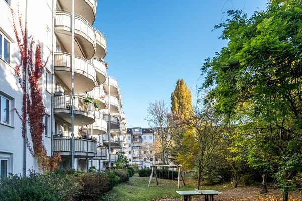 Rückseitige Hausansicht mit Gemeinschaftsgaren