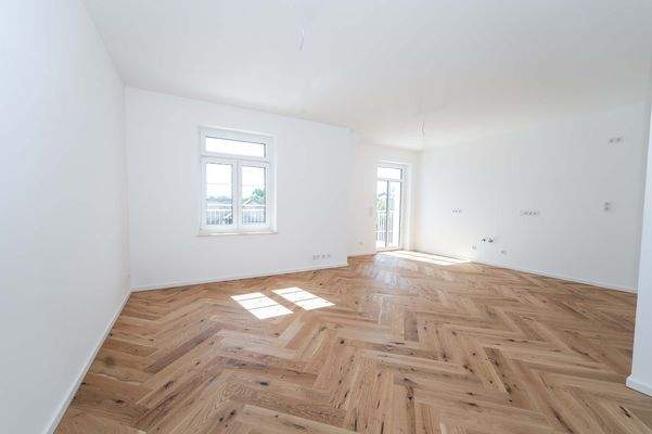 Wohnzimmer mit offener Küche