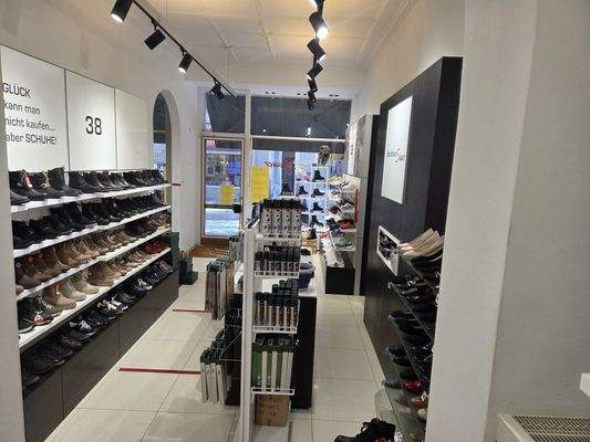 Vorderer Verkaufsbereich-b