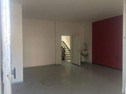 Geschäftsraum rechts Herrensalon .jpg