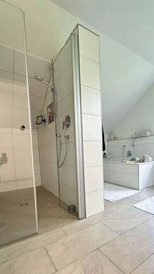 bodenebeene, große Dusche