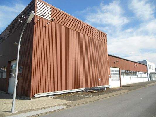 Außenansicht Halle 2, 1 und Bürogebäude