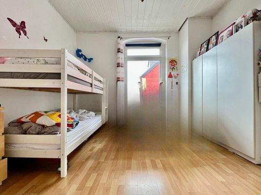 Schlafzimmer (1. Etage)2_副本