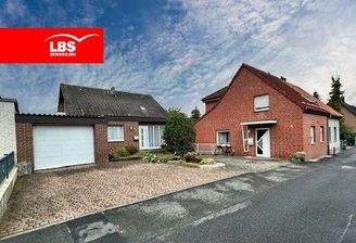 Außenansicht des Einfamilienhauses und der Doppelhaushälfte