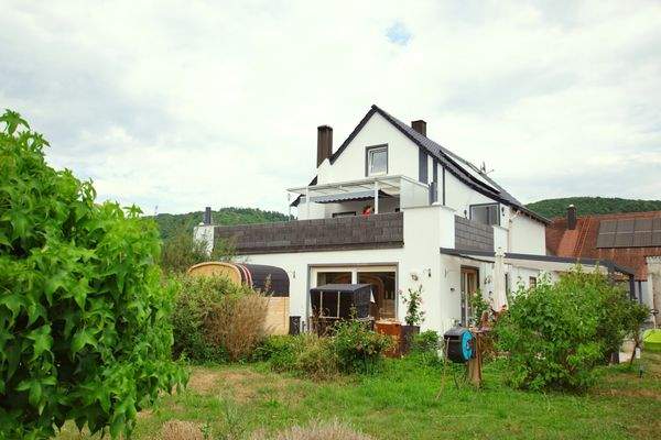 Dachwohnung mit Gartenblick