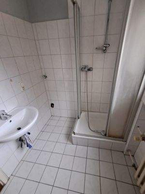 Kleines Badezimmer mit Dusche