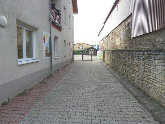 Zufahrt zum Innenbereich