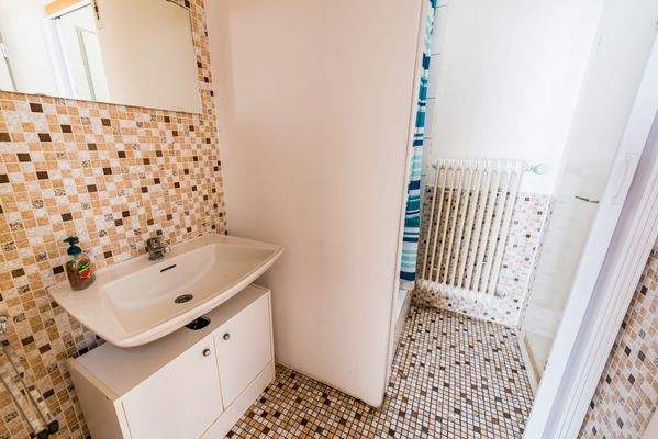 Zweites Badezimmer mit Dusche/WC