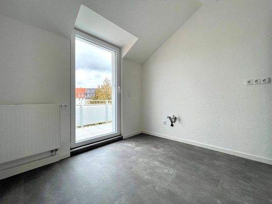 Küche mit Austritt Balkon