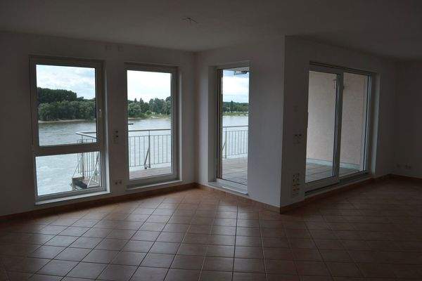 Wohn-/Esszimmer mit Balkon