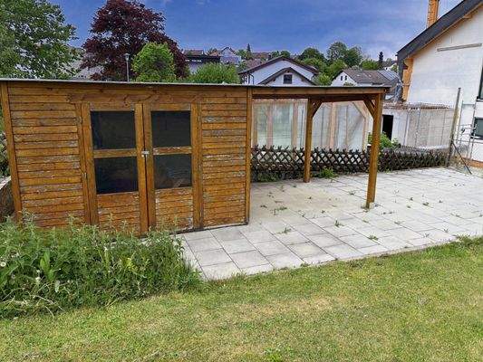 Gartenhaus mit Terrasse