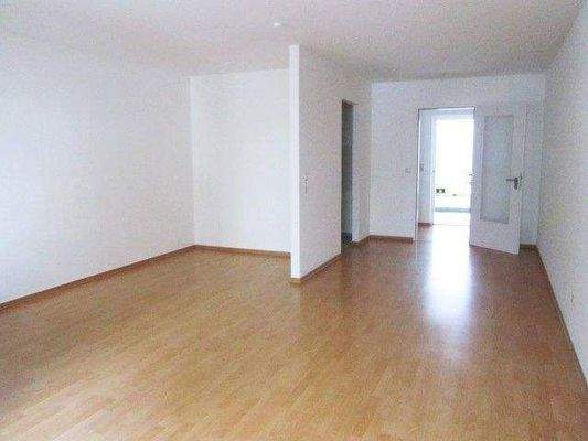 1_großzügiger heller Wohnraum