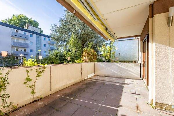 Südwestterrasse mit Beschattungsmöglichkeit | elektrische Markise