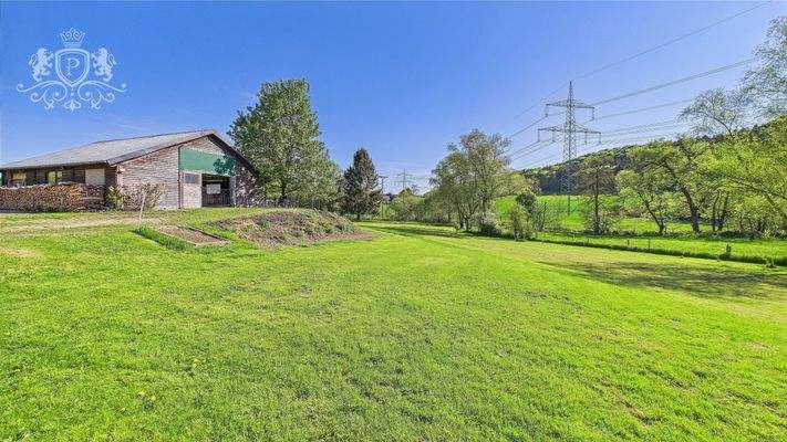 Weitläufige Außenanlage