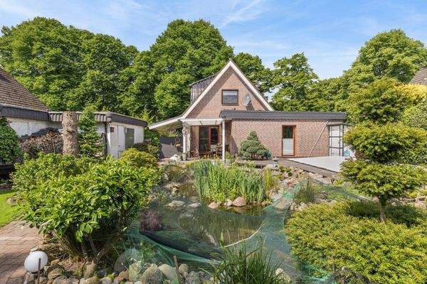 Garten, Teich und Pool - ausreichend Platz für vielfälftige Nutzung