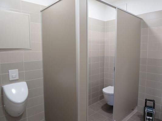 Erneuerung Sanitär Halle 13