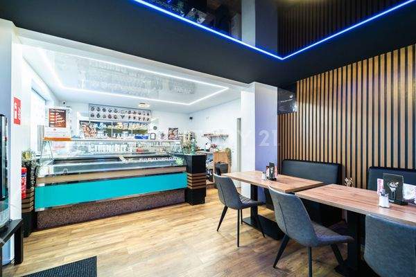 Empfangsbereich & Eistheke