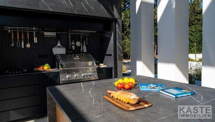 outdoor kitchen