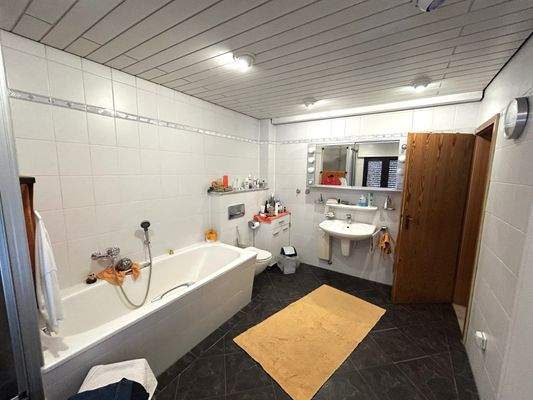 Badezimmer im Obergeschoss