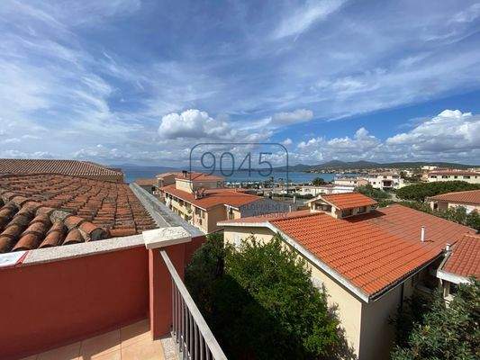 Penthouse mit Panoramaterrasse und atemberaubendem Meerblick in Golfo Aranci 