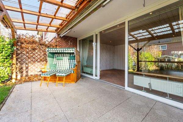 Terrasse mit Sonnenliege