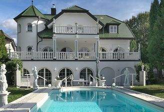 Luxusvilla mit beheiztem Swimmingpool