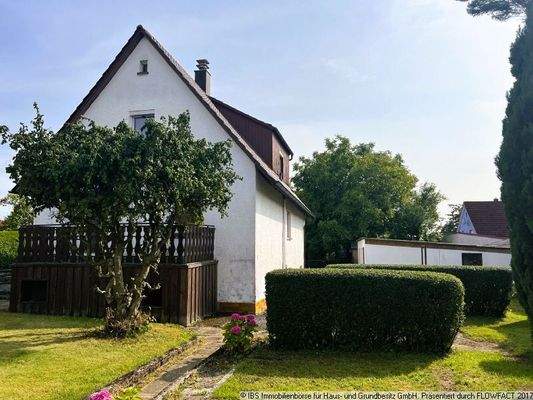 äteres Wohnhaus mit Terrasse