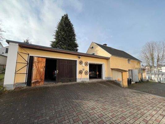 Garagen und Nebengebäude