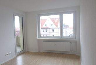 Wohnzuímmer mit Zugang Balkon