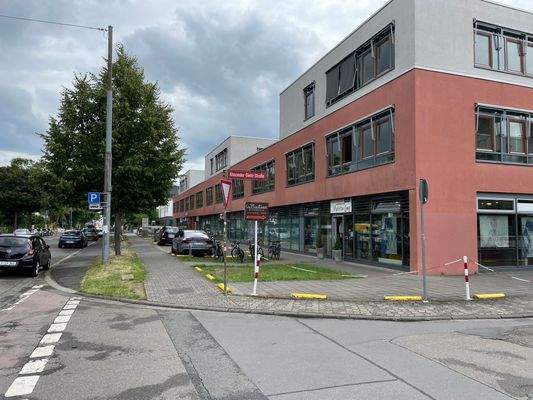 Geschäfte des tgl. . Bedarfs 