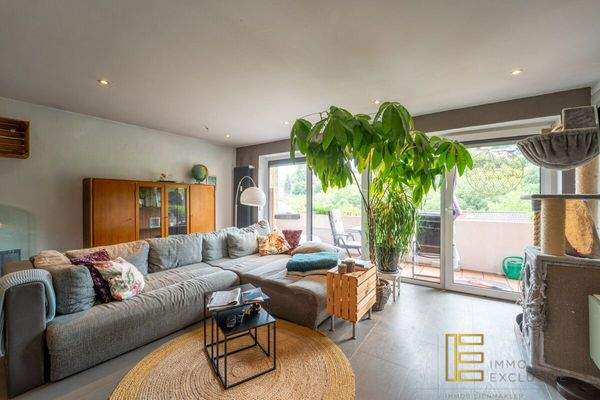 Wohnzimmer - Zugang zum Balkon