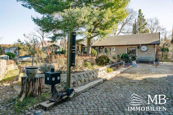 Blick zum Gartenhaus.jpg