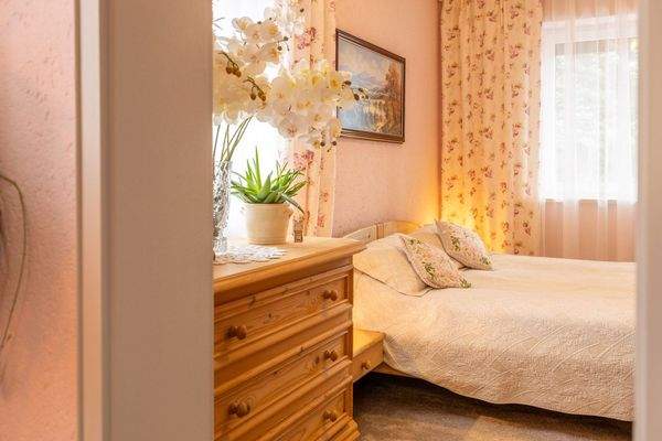 Großzügiges Wohnhaus mit Garten, Wintergarten & PV – ruhig gelegenes Raumwunder