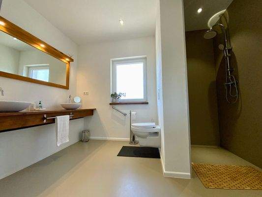 Fewo Rechts Badezimmer