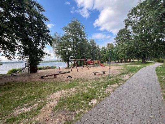 Strand mit Spielplatz ca.150 m