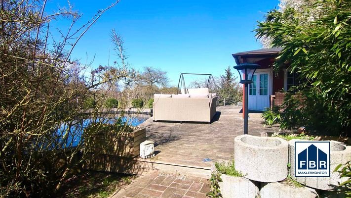 Bungalow u. Terrasse am Teich