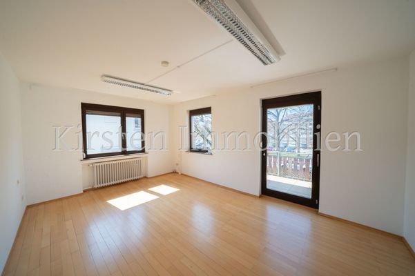 Zimmer-mit-Balkon-OG