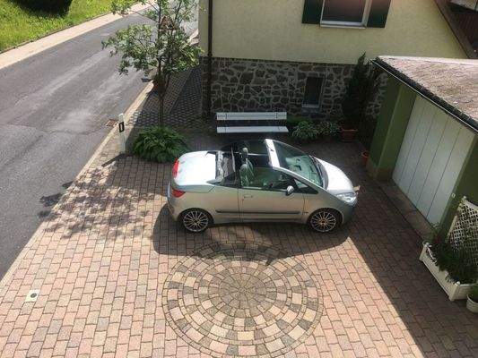 Stellplätze und Garage