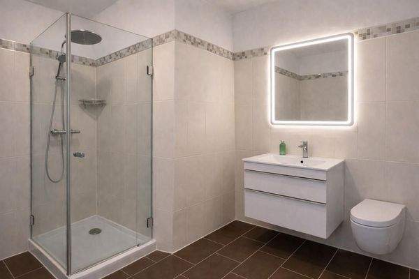 Gäste-WC mit Dusche EG