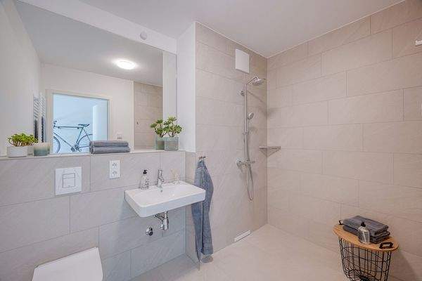 Markenbad mit Dusche oder Wanne