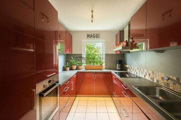 Voll ausgestattete Einbauküche